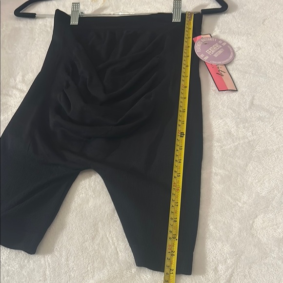Motherhood Maternity Black Support Shorts - Picture 6 of 8